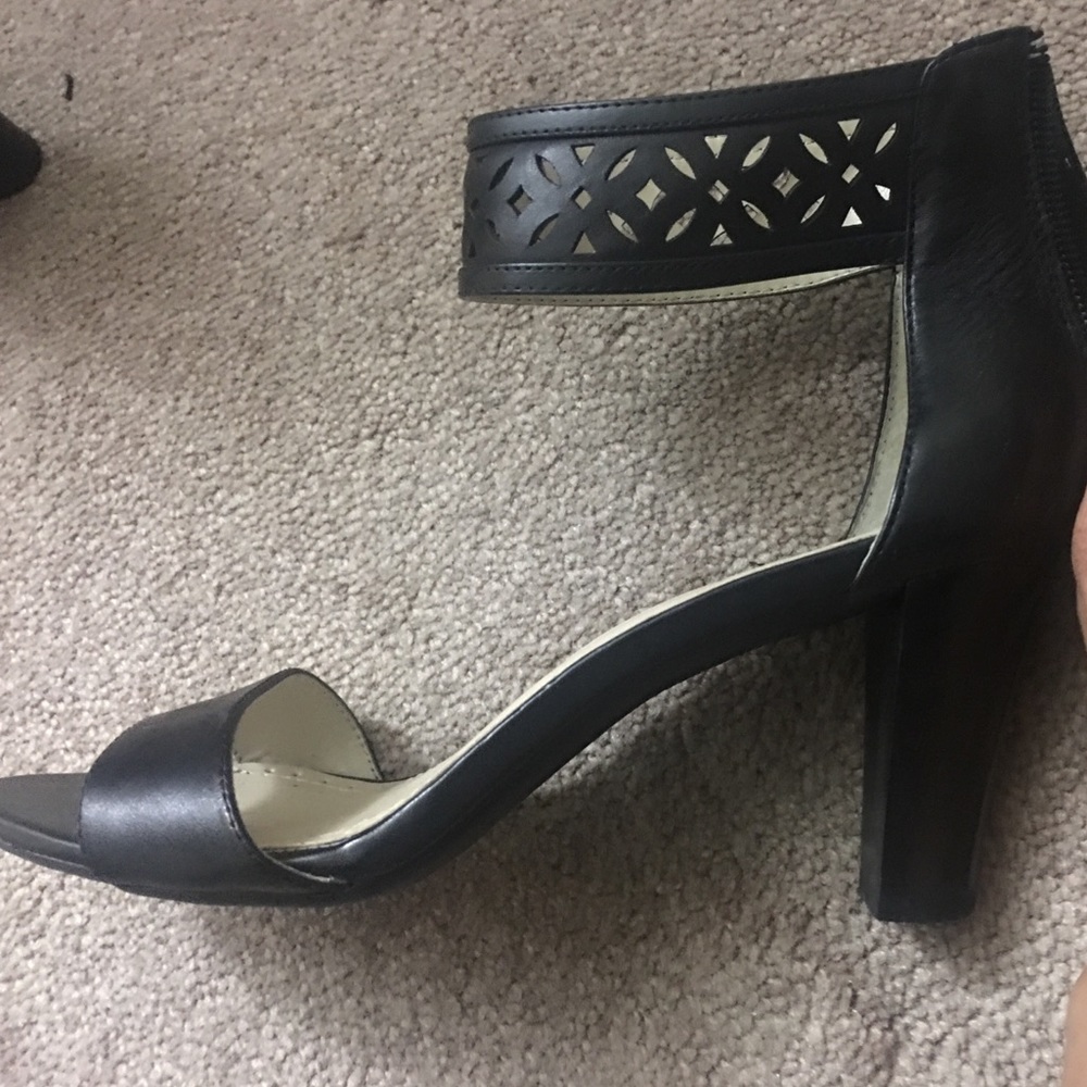 Adrienne Vittadini Black Cuffed Sandals US 7